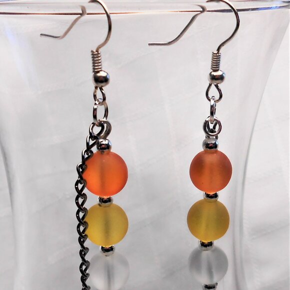 No. 1 Handmade earrings with Tibetan silver 3D revolvers charms - Picture 2 of 2